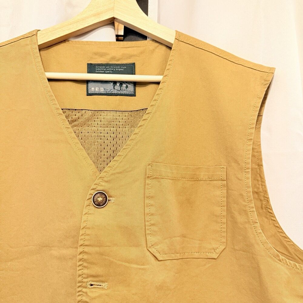 Khaki Men’s Outdoor Utility Vest With JP Vogue Buttons Multiple Pockets